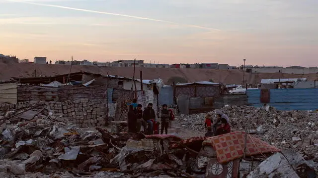 epa11766742 Displaced Palestinians gather next to their tents that were temporarily set up in Khan Younis, southern Gaza Strip, 09 December 2024. According to the UN, at least 1.9 million people (or nine in ten people) across the Gaza Strip are internally displaced, including people who have been repeatedly displaced. Since October 2023, only about 11 percent of the Gaza Strip has not been placed under Israeli-issued evacuation orders, the UN aid coordination office OCHA said. EPA/HAITHAM IMAD