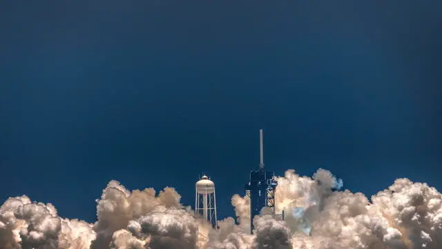 epa11927045 The NASA Nova-C lunar lander, part of the Intuitive Machines IM-2 mission, lifts off on a SpaceX Falcon 9 rocket, from the Launch Complex 39A at the Kennedy Space Center in Titusville, Florida, USA, 26 February 2025. As part of NASA's CLPS (Commercial Lunar Payload Services) initiative and Artemis campaign, SpaceX Falcon 9 launched Intuitive Machines' second lunar lander to the Moon's surface. EPA/CRISTOBAL HERRERA-ULASHKEVICH
