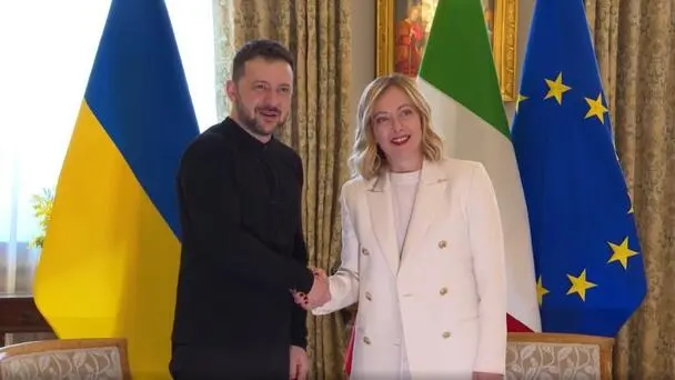 La presidente del Consiglio, Giorgia Meloni, ha incontrato a Londra, a margine della riunione dei Leader ospitata dal Regno Unito, il presidente dell'Ucraina, Volodymyr Zelensky, 02 marzo 2025. L'incontro - informa una nota di palazzo Chigi - ha permesso di ribadire il sostegno dell'Italia all'Ucraina e al suo popolo e l'impegno, insieme ai partner europei, occidentali e agli Stati Uniti, di costruire una pace giusta e duratura, che assicuri un futuro di sovranità, sicurezza e libertà all'Ucraina. TELEGRAM ZELENSKY +++ ATTENZIONE LA FOTO NON PUO' ESSERE PUBBLICATA O RIPRODOTTA SENZA L'AUTORIZZAZIONE DELLA FONTE DI ORIGINE CUI SI RINVIA+++ NPK +++