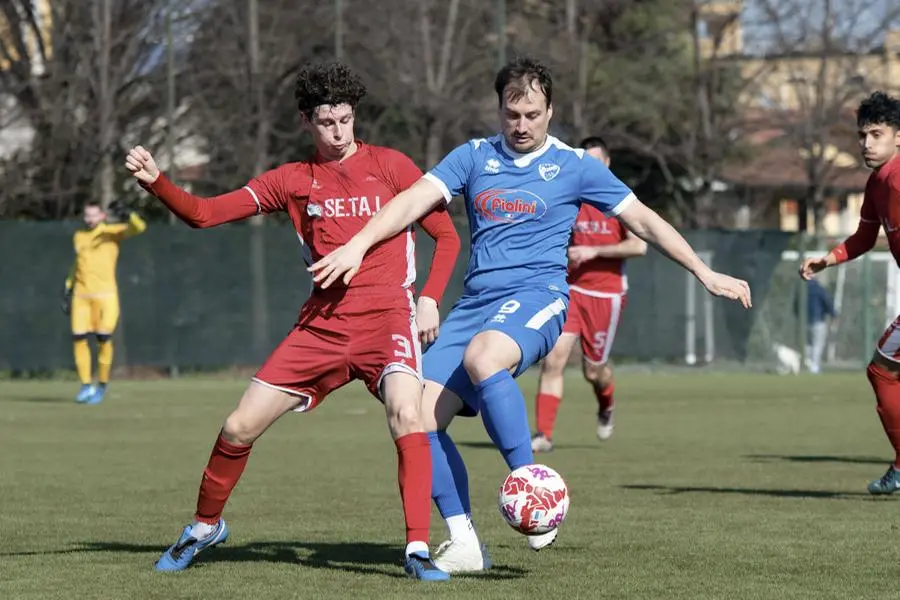 SPORT CALCIO FLERO SECONDA CATEGORIA FLERO REMEDELLO NELLA FOTO BAIGUERA DEL FLERO E BRESCIANI DEL REMEDELLO 02-03-2025 PIERPAOLO PAPETTI AGENZIA NEWREPORTER