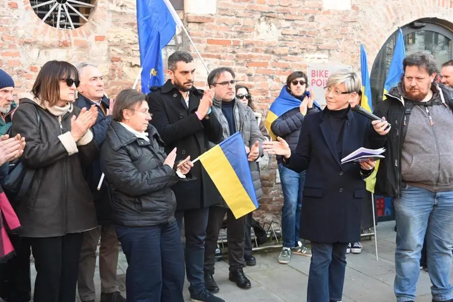 La manifestazione pro-Ucraina in largo Formentone