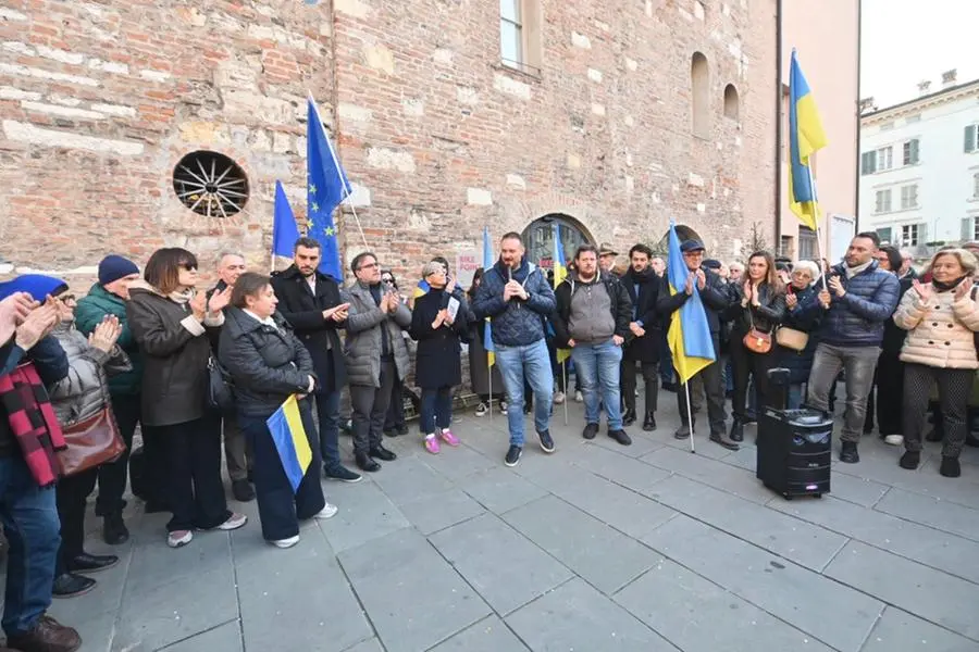 La manifestazione pro-Ucraina in largo Formentone