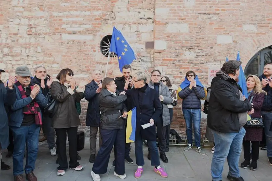 La manifestazione pro-Ucraina in largo Formentone