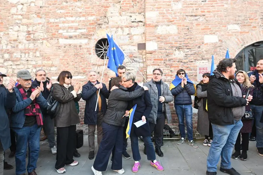 La manifestazione pro-Ucraina in largo Formentone