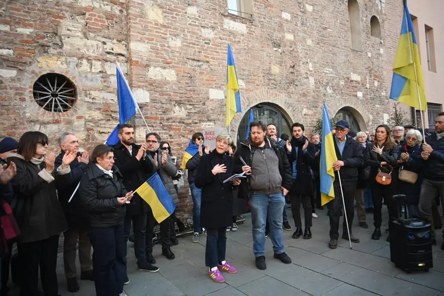 La manifestazione pro-Ucraina in largo Formentone