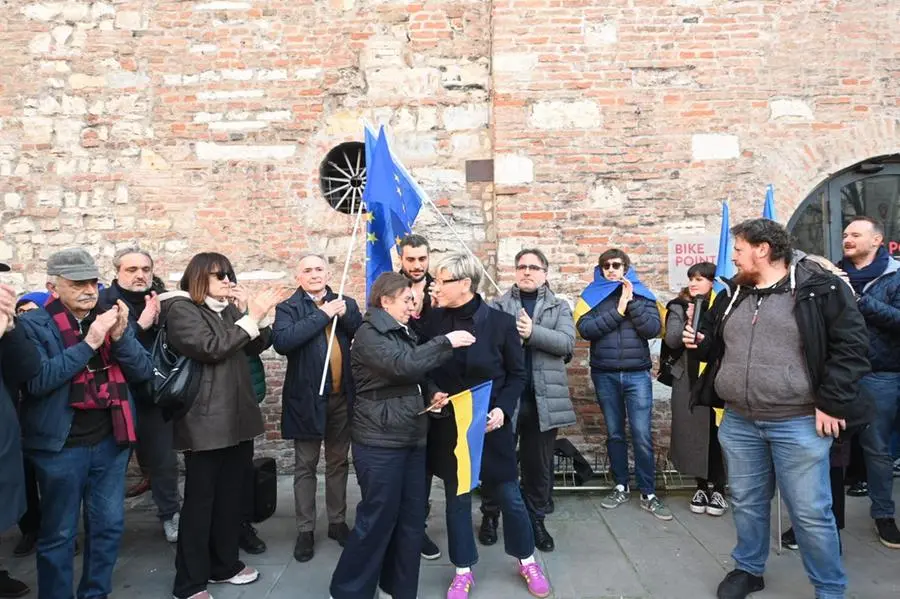 La manifestazione pro-Ucraina in largo Formentone