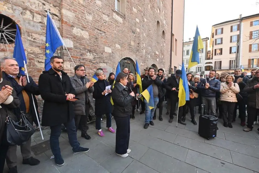 La manifestazione pro-Ucraina in largo Formentone