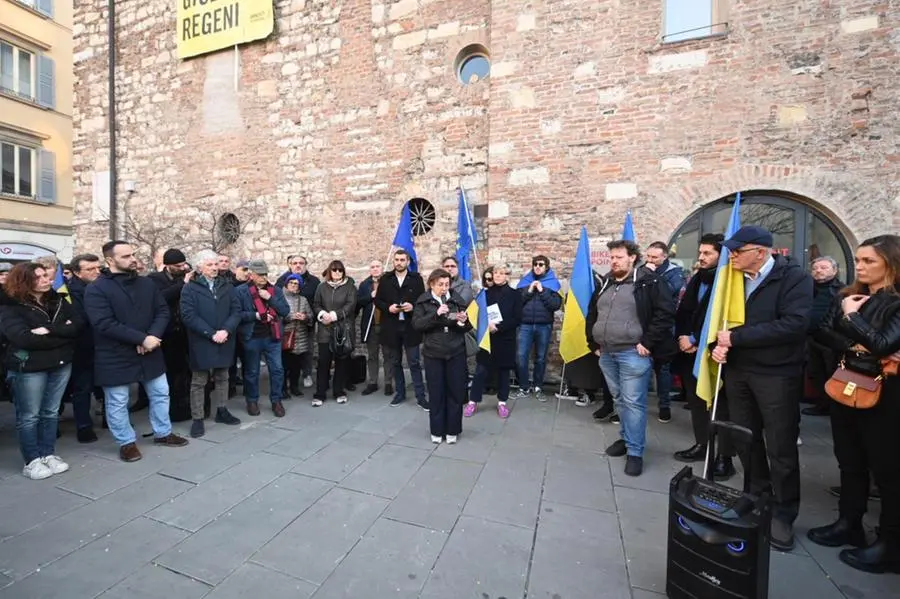 La manifestazione pro-Ucraina in largo Formentone