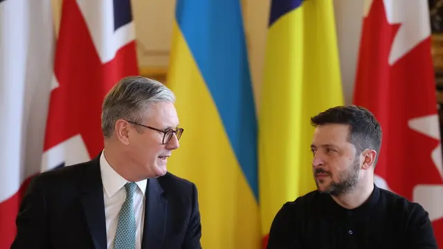 epa11934973 (L-R) British Prime Minister Keir Starmer and Ukraine's President Volodymyr Zelensky attend a plenary meeting as European leaders gather for a summit on Ukraine at Lancaster House in London, Britain, 02 March 2025. Starmer is hosting a summit of European leaders in London to discuss the ongoing war in Ukraine. EPA/NEIL HALL/POOL