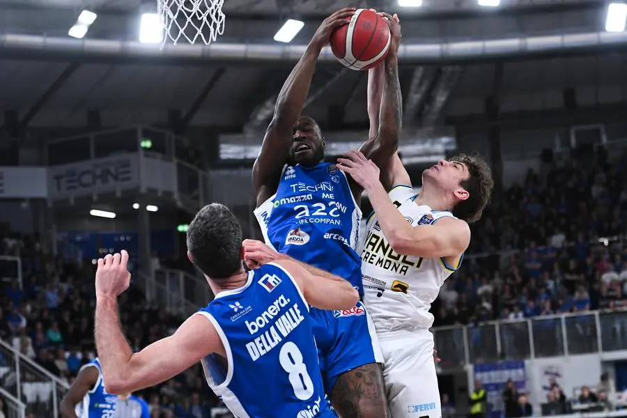 Basket, gli scatti di Germani-Cremona