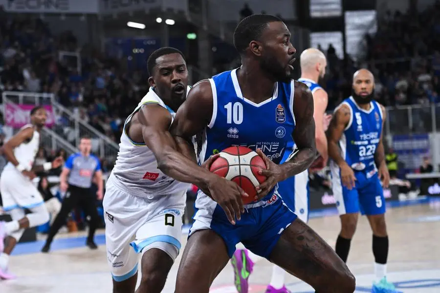 Basket, gli scatti di Germani-Cremona