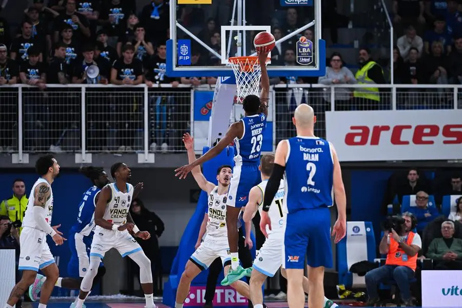 Basket, gli scatti di Germani-Cremona