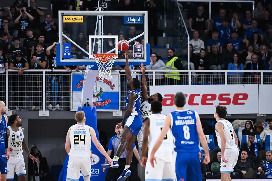 Basket, gli scatti di Germani-Cremona