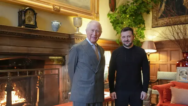 epa11935716 A handout photo made available by the Presidential Press Service shows Britain's King Charles III (L) meets Ukraine's President Volodymyr Zelensky (R) during their meeting after European leaders summit at the Sandringham Estate in Norfolk, Britain, 02 March 2025. The UK has hosted a summit of European leaders in London to discuss the ongoing war in Ukraine. EPA/PRESIDENTIAL PRESS SERVICE / HANDOUT HANDOUT EDITORIAL USE ONLY/NO SALES