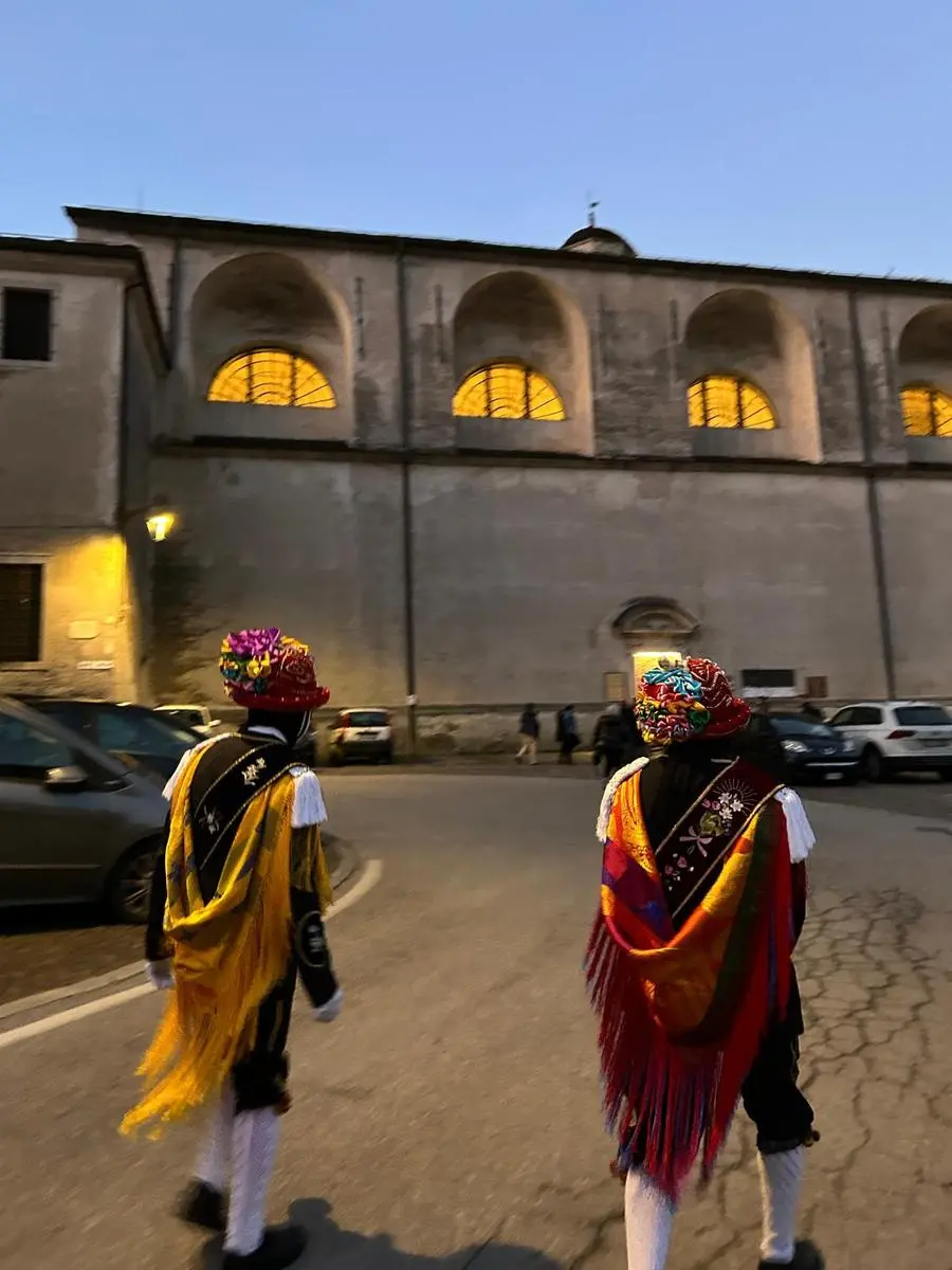 Carnevale di Bagolino, nella chiesa di San Giorgio la messa dedicata a «sunadúr e balarì»