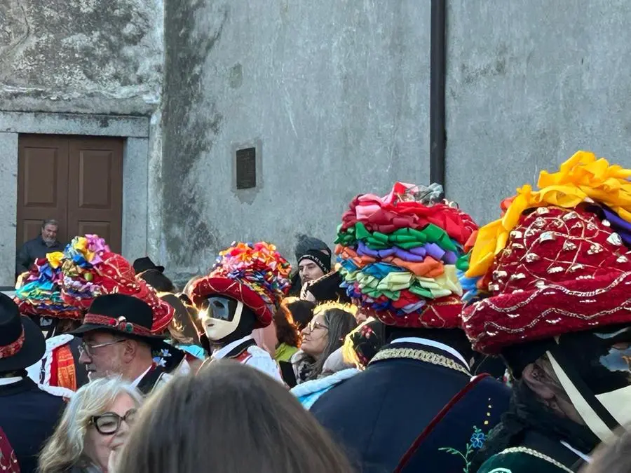 Carnevale di Bagolino, nella chiesa di San Giorgio la messa dedicata a «sunadúr e balarì»