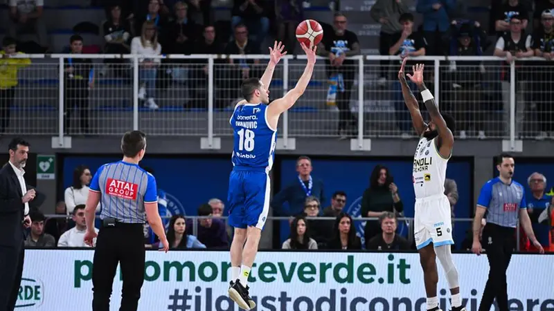 Ivanovic è stato anche top scorer di Brescia con 18 punti - Foto New Reporter Checchi © www.giornaledibrescia.it