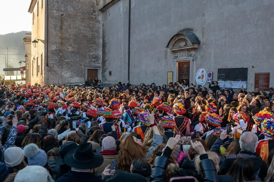 Carnevale di Bagolino, nella chiesa di San Giorgio la messa dedicata a «sunadúr e balarì»