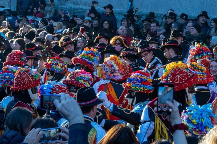 Carnevale di Bagolino, nella chiesa di San Giorgio la messa dedicata a «sunadúr e balarì»