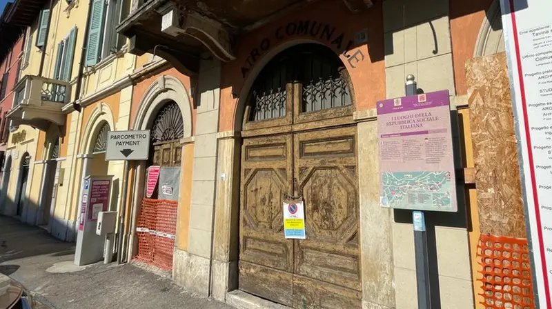 L'esterno del teatro comunale di Salò © www.giornaledibrescia.it