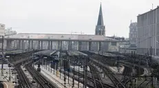 epa10333675 Empty railway platforms of the Westbahnhof train station are seen during an Austria-wide warning strike of the railway union vida in Vienna, Austria, 28 November 2022. Due to not reaching an agreement on a new collective agreement for railway workers, all commuter, regional, long-distance and night trains are cancelled for a 24 hours Austria-wide warning strike. EPA/CHRISTIAN BRUNA