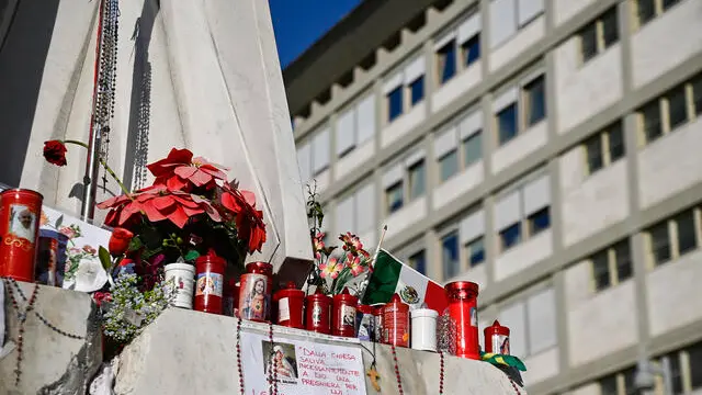 Candles at the base of the statue of Pope John Paul II at the entrance to the Gemelli Hospital, where Pope Francis is hospitalized, Rome, 03 March 2025. ANSA/RICCARDO ANTIMIANI