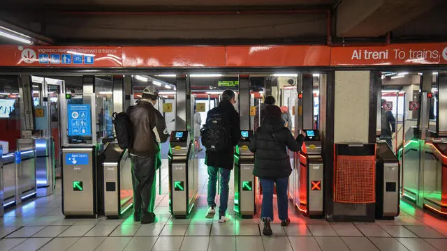 Sciopero Atm e Trenord alla stazione Milano Cadorna il venerdi mattina, Milano 8 Novembre 2024 ANSA/MATTEO CORNER