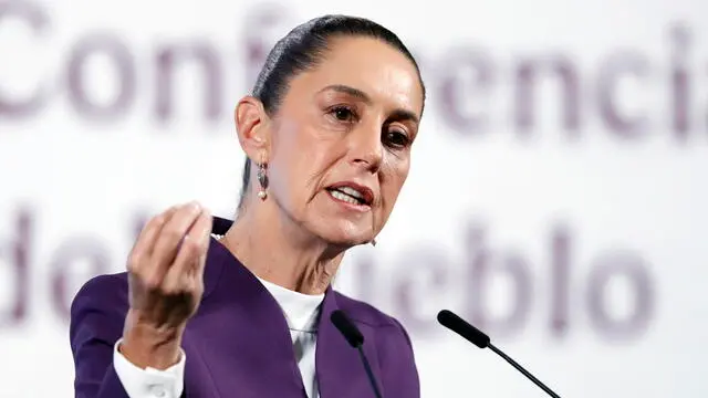 epa11939894 Mexican President Claudia Sheinbaum speaks during a press conference in Mexico City, Mexico, 04 March 2025. Sheinbaum said that her government would announce a response to U.S. President Donald Trump's 25 percent tariffs on imports from Mexico on 9 March, and her government would respond with both tariff and non-tariff measures. EPA/MARIO GUZMAN