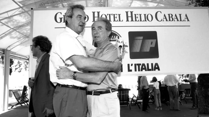 Conferenza Stampa Vicini e allenamento Nazionale Italiana Calcio Nella foto Bruno Pizzul e Azeglio Vicini. Roma, 27 giugno 1990 ARCHIVIO ANSA R 23181