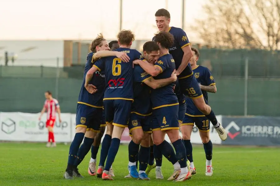 Sport Calcio DOVE Coppa Italia Eccellenza Rovato Vertovese - Codroipo nella foto esultanze del Rovato Vertovese 05/03/2025 mazzocchi@newreporter