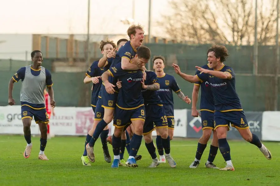 Sport Calcio DOVE Coppa Italia Eccellenza Rovato Vertovese - Codroipo nella foto esultanze del Rovato Vertovese 05/03/2025 mazzocchi@newreporter