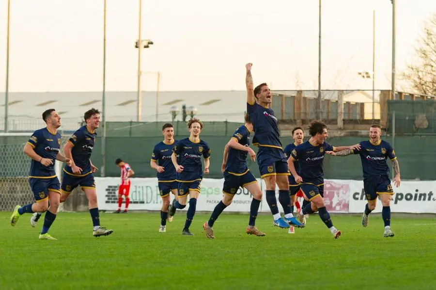 Sport Calcio DOVE Coppa Italia Eccellenza Rovato Vertovese - Codroipo nella foto esultanze del Rovato Vertovese 05/03/2025 mazzocchi@newreporter