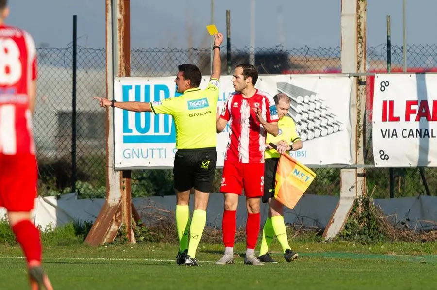 Sport Calcio DOVE Coppa Italia Eccellenza Rovato Vertovese - Codroipo nella foto giallo dato a Facchinutti del Codroipo 05/03/2025 mazzocchi@newreporter