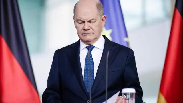 epa11925673 German Chancellor Olaf Scholz attends an event for the handover of the 2025 annual report on research and innovation at the Chancellery in Berlin, Germany, 26 February 2025. EPA/CLEMENS BILAN