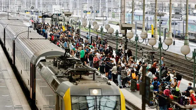 epa11496918 Stranded passengers wait inside Gare du Nord station in Paris, France, 26 July 2024. France's high speed rail network TGV was severely disrupted on 26 July following a 'massive attack', according to train operator SNCF, just hours before the opening ceremony of the Paris 2024 Olympic games. French Transport Minister Patrice Vergriete condemned 'these criminal actions' saying that they would 'seriously disrupt traffic' until this weekend. Around 800,000 passengers are expected to be affected over the weekend. EPA/RITCHIE B. TONGO