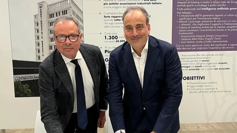 La firma sull'accordo di collaborazione - © www.giornaledibrescia.it