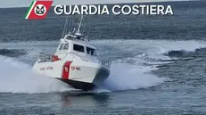 Un natante in azione della Guardia Costiera