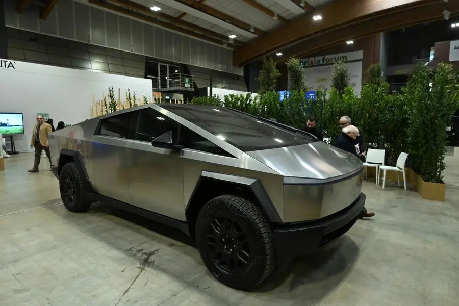 CRONACA  BRESCIA EXPO FUTURA 2025 VARI STAND NELLA FOTO TESLA IN ACCIAIO  8/03/2025 newreporter©favretto