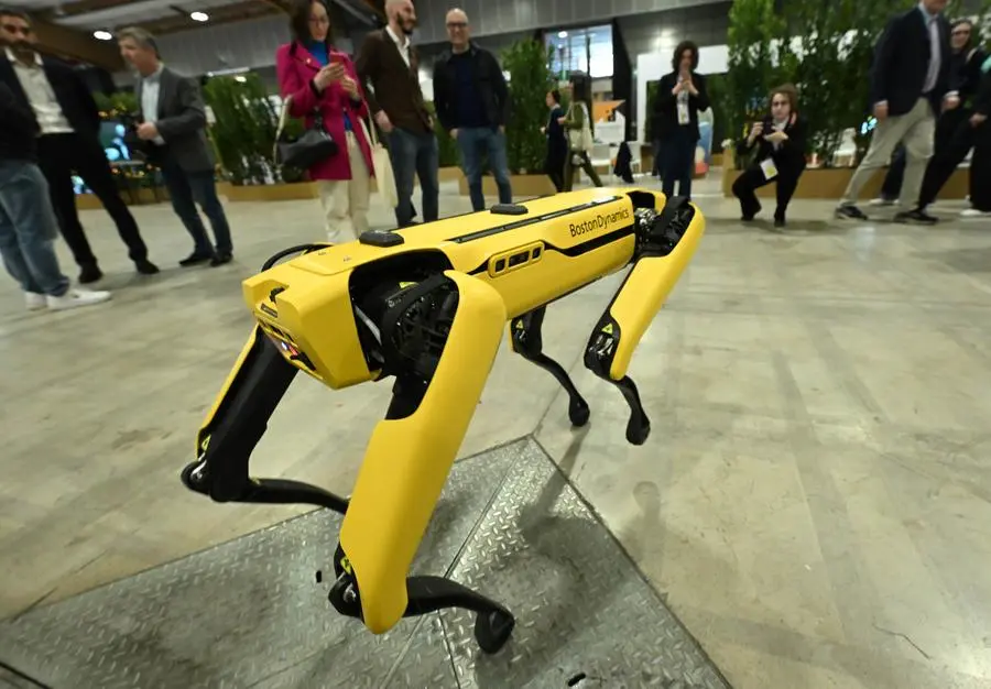 CRONACA  BRESCIA EXPO FUTURA 2025 VARI STAND NELLA FOTO CANE ROBOT  8/03/2025 newreporter©favretto