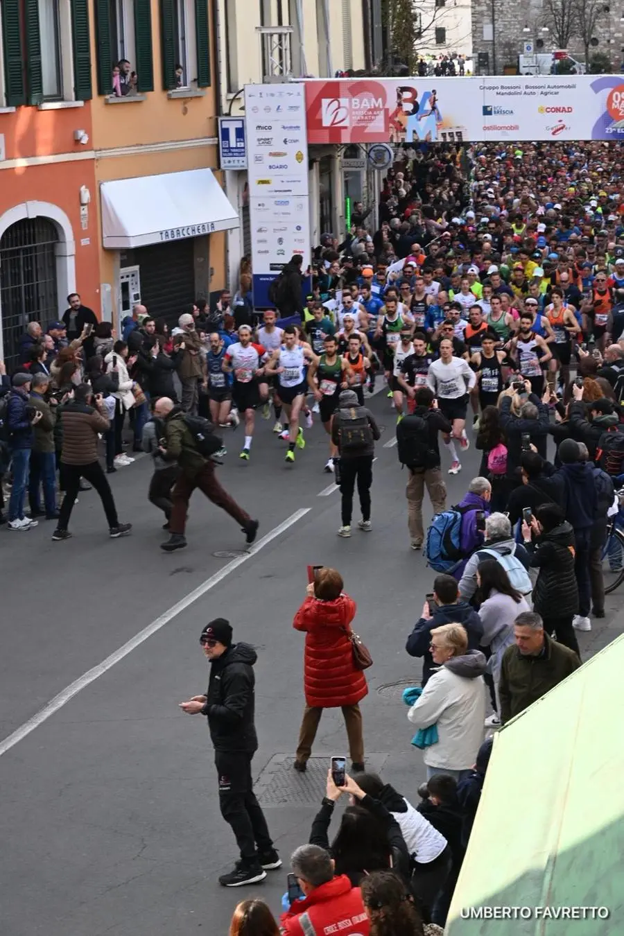 La partenza della Brescia Art Marathon in via san Faustino