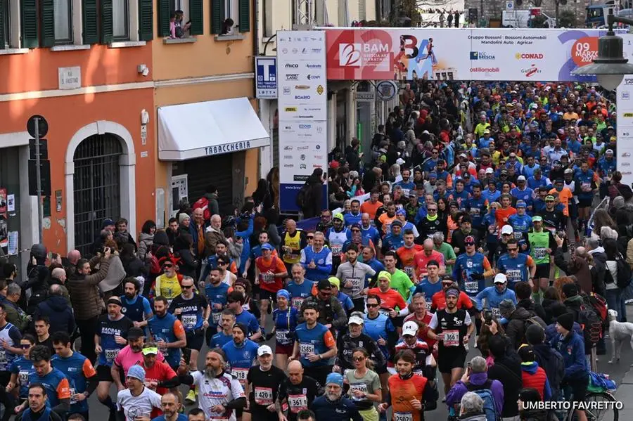 La partenza della Brescia Art Marathon in via san Faustino