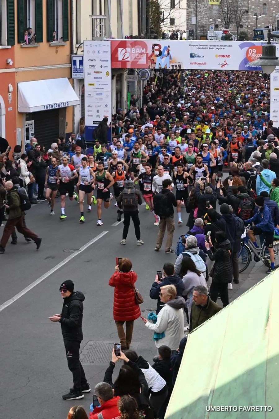 La partenza della Brescia Art Marathon in via san Faustino