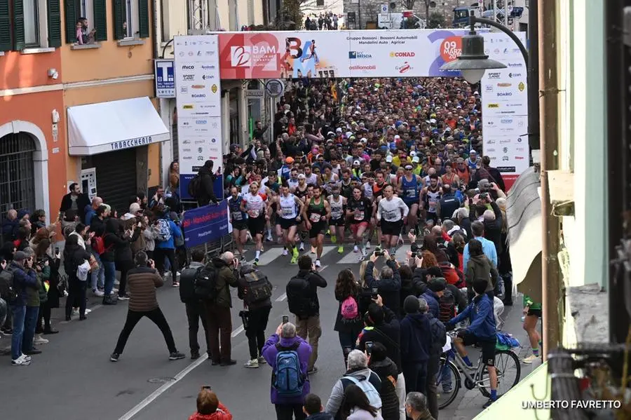 La partenza della Brescia Art Marathon in via san Faustino