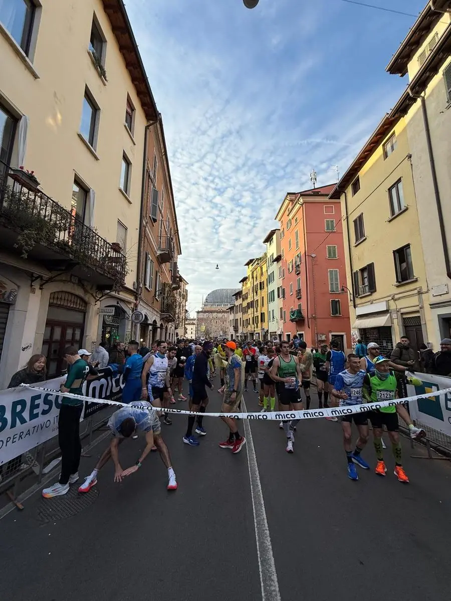 La partenza della Brescia Art Marathon in via san Faustino