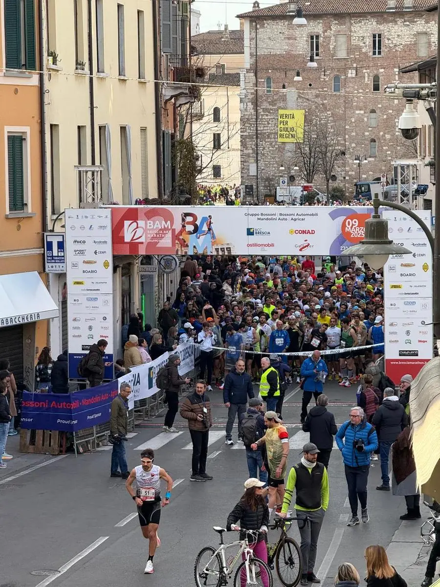 La partenza della Brescia Art Marathon in via san Faustino