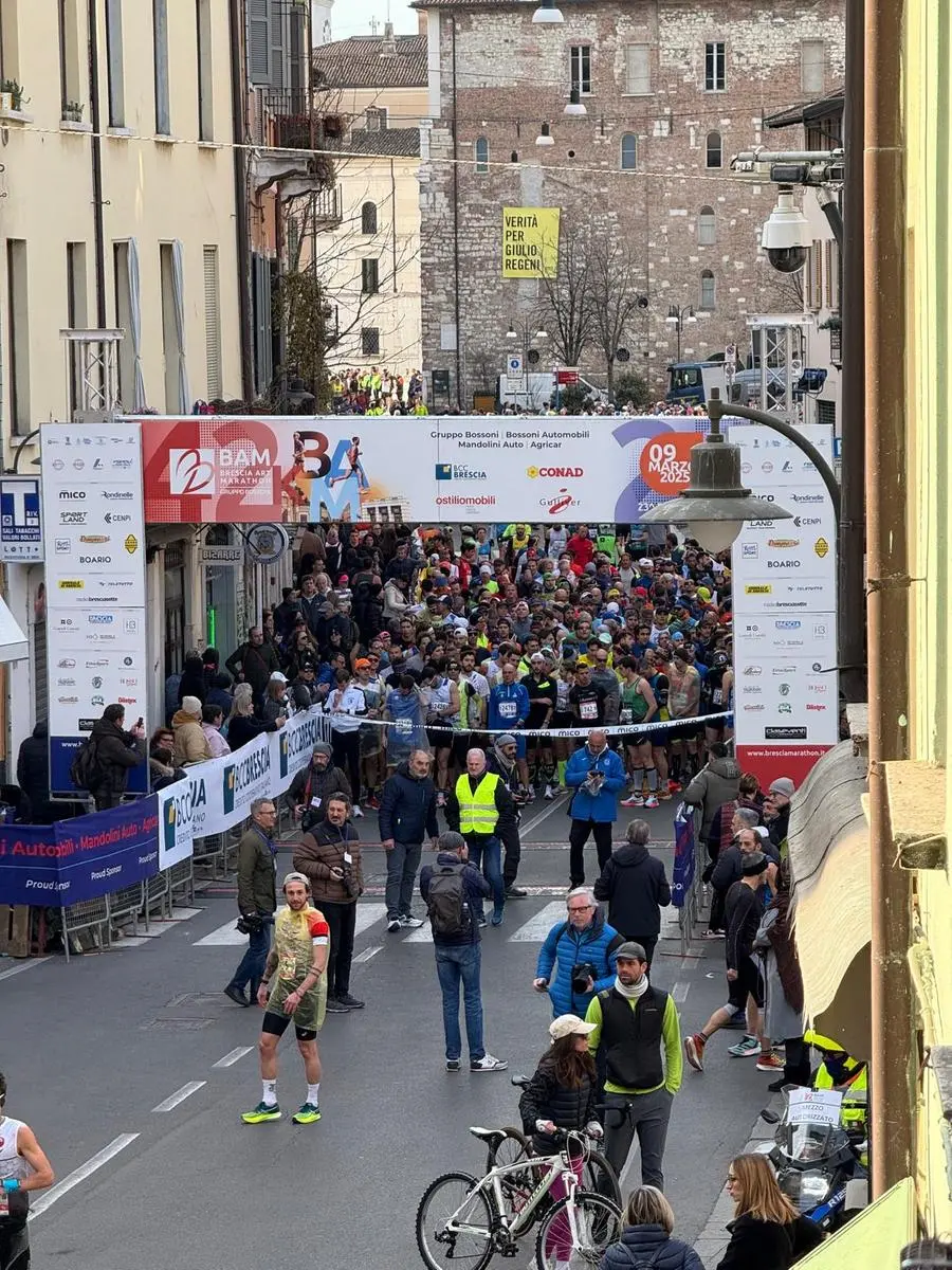 La partenza della Brescia Art Marathon in via san Faustino