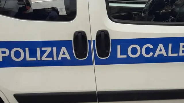 auto polizia locale Ancona