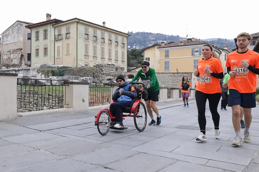 Brescia Art Marathon, i corridori in centro città