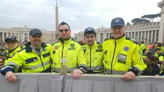 I quattro volontari della Protezione civile di Palazzolo al Giubileo - foto Facebook