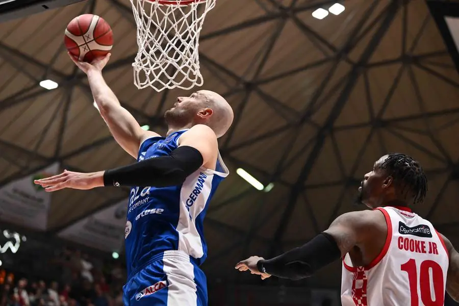 Basket, gli scatti di Pistoia-Germani